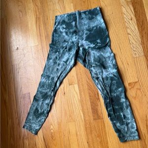 Lululemon aligns size 8 gently worn